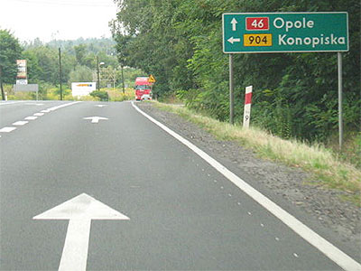 tablica wskazuje kierunki do miejscowości