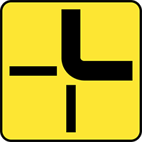 T-6c tabliczka wskazująca rzeczywisty przebieg drogi z pierwszeństwem przez skrzyżowanie (umieszczana na drodze podporządkowanej)